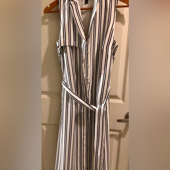 Banana Republic brand new without tags long button down dress. Size 4 - Picture 3 of 12